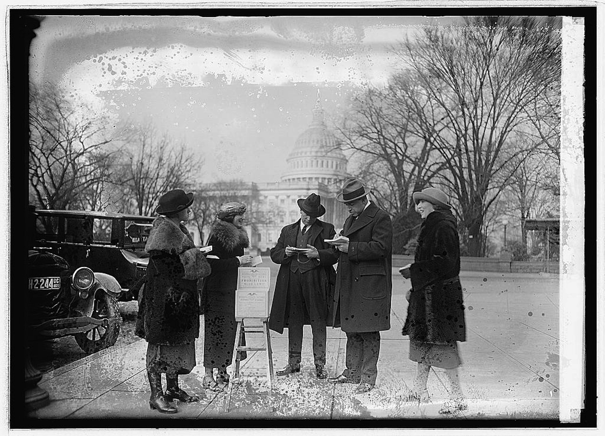 Women and Men Voting
